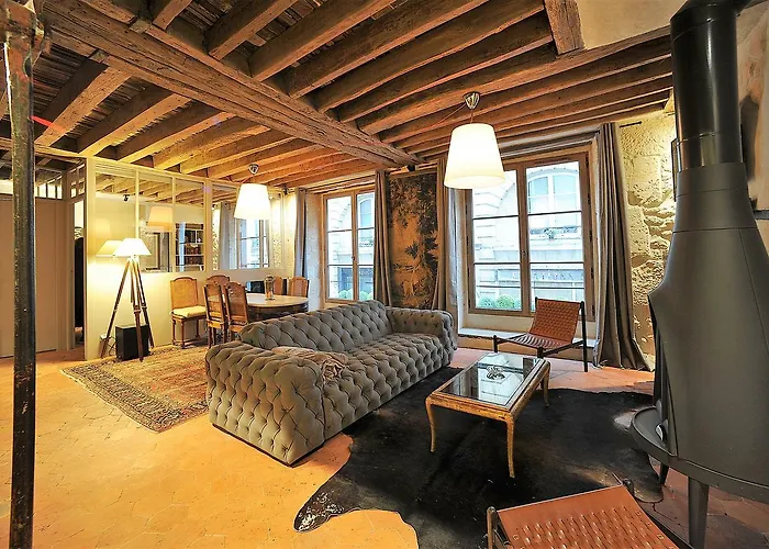 Beautiful Apartment In Historical Marais