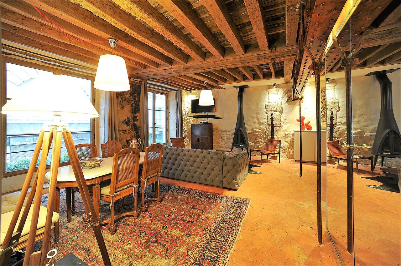 Apartment Beautiful In Historical Marais Paris