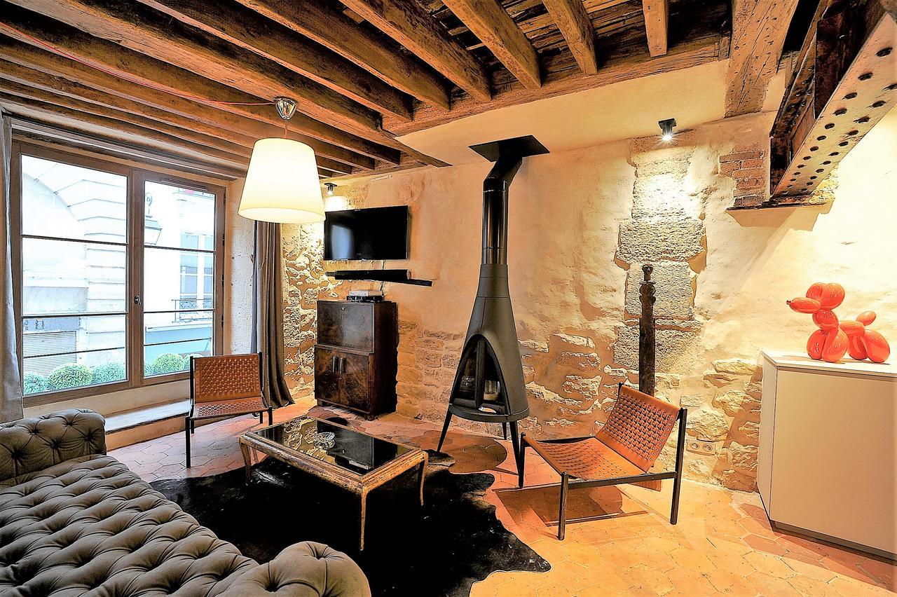 Beautiful In Historical Marais Apartment *