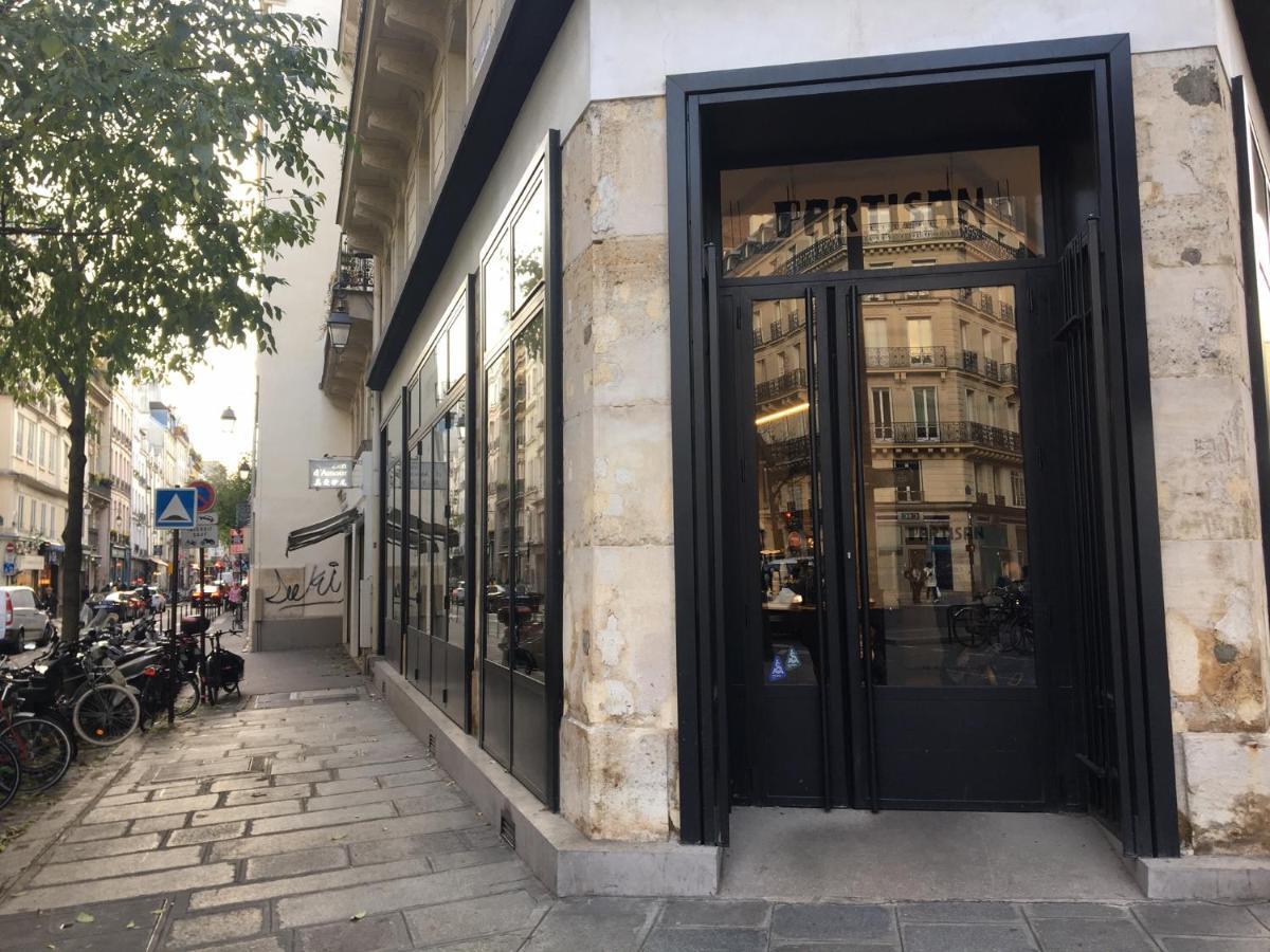 Beautiful In Historical Marais Apartment